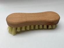 Load image into Gallery viewer, Natural Bristle Bread mould / Banneton / Brotformen Brush
