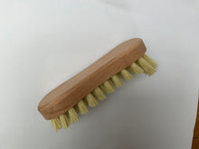 Load image into Gallery viewer, Natural Bristle Bread mould / Banneton / Brotformen Brush
